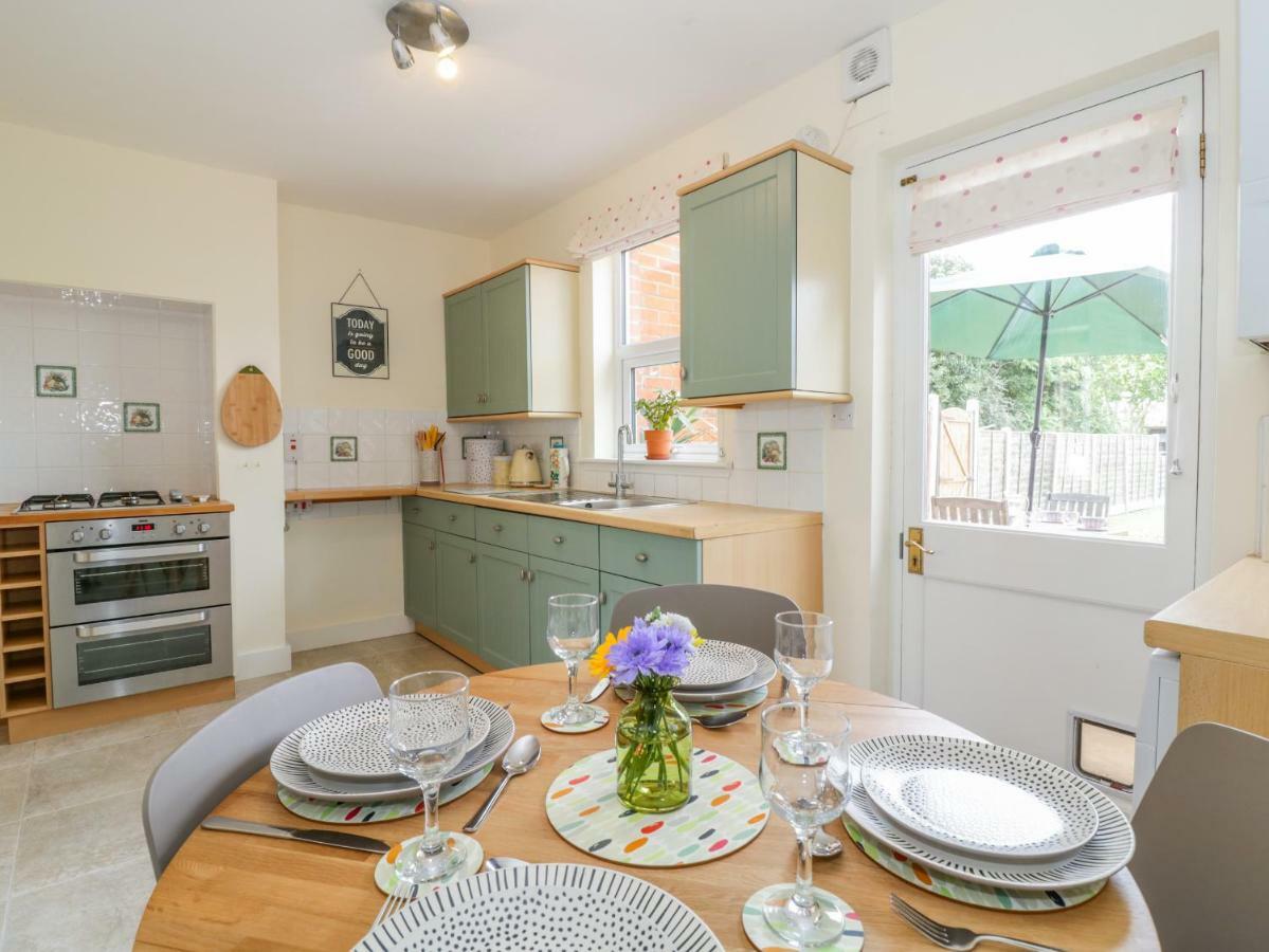 Sea View Cottage Frinton-on-Sea Exterior photo