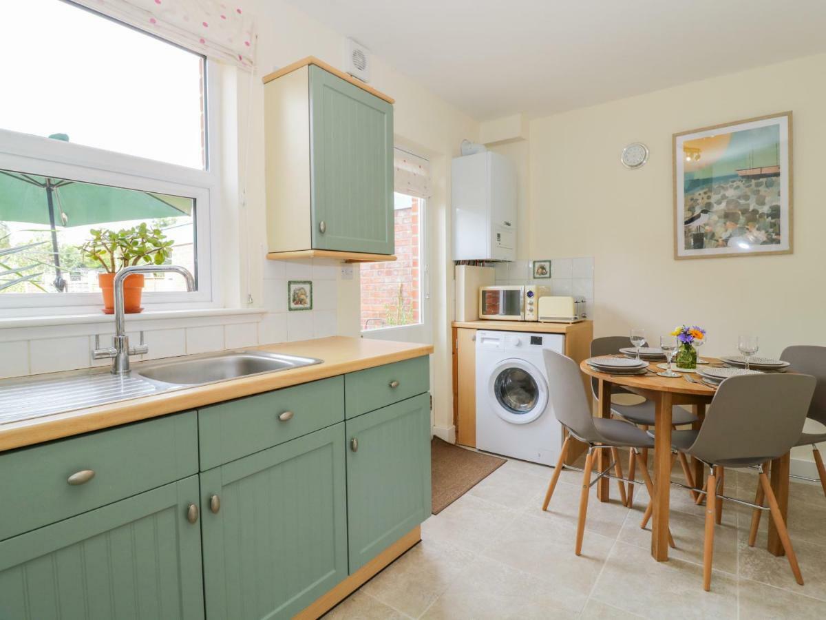Sea View Cottage Frinton-on-Sea Exterior photo